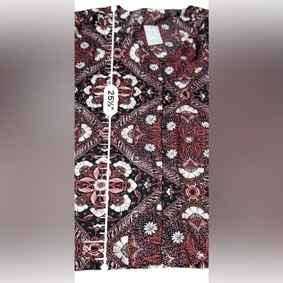 Maurices Black Red & White Floral Button Down Short Sleeve Blouse Size XS NEW - Picture 8 of 8